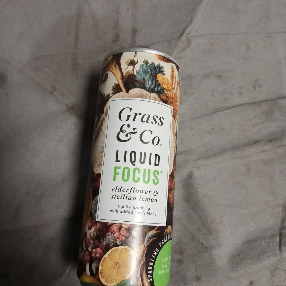 APPROXIMATELY 15 ASSORTED FOOD ITEMS INCLUDING GRASS & CO DRINK , BAXTERS ROOT VEGETABLE TURMERIC SOUP AND GRIND INSTANT COFFEE 