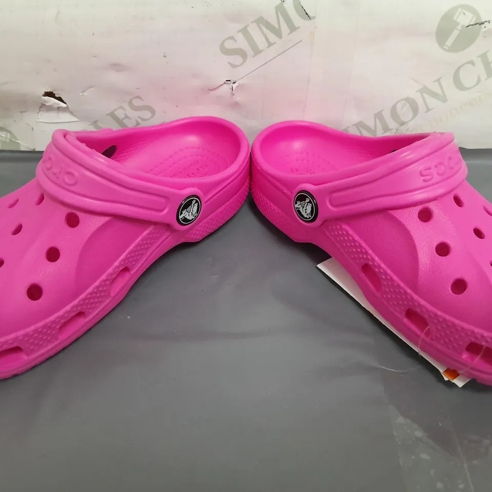 PAIR OF CROCS KIDS BAYA CLOGS IN PINK UK SIZE C10