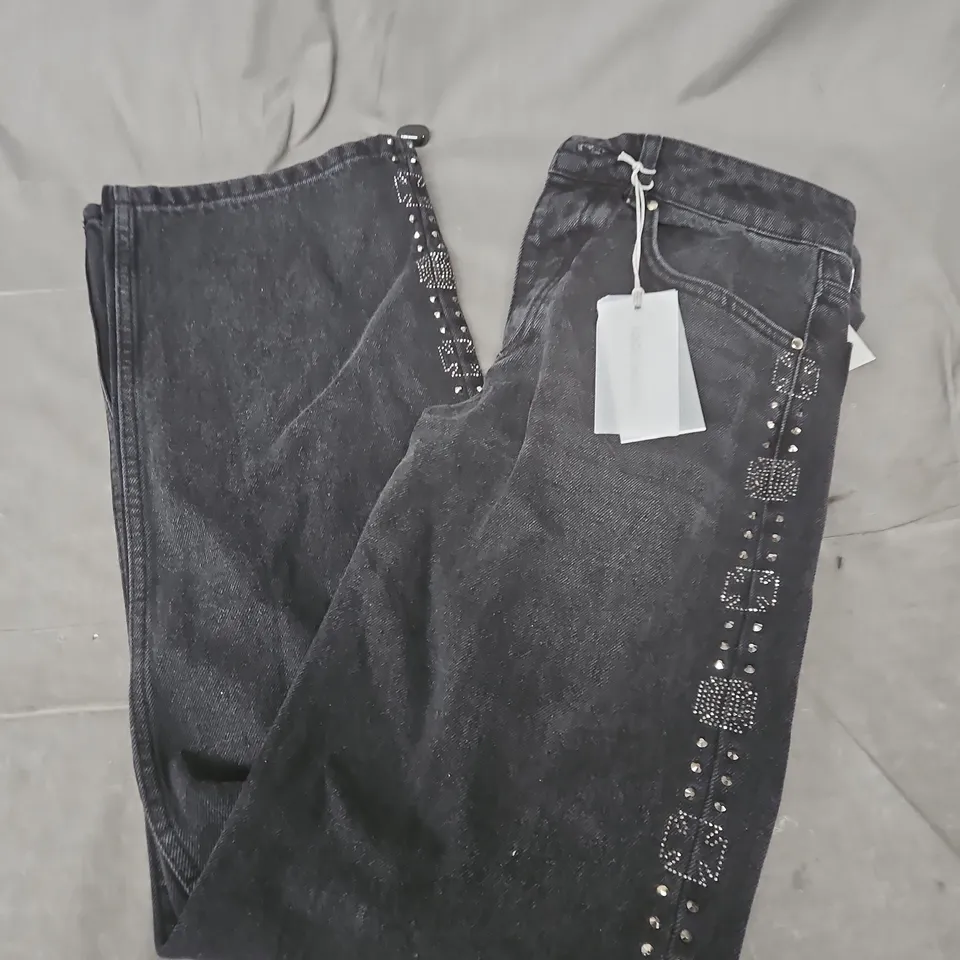CERNUCCI EMBELLISHED RELAXED-FIT DENIM JEANS – WASHED BLACK - SIZE 28