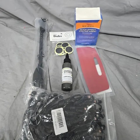 APPROXIMATELY 15 ASSORTED VEHICLE PARTS/ACCESSORIES TO INCLUDE COATING AGENT, RUBBER DUBS, LUGGAGE STRAPS ETC