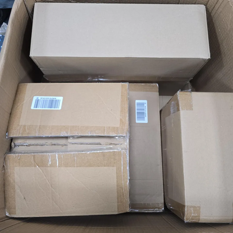 BOX OF APPROXIMATELY 4 ASSORTED ITEMS INCLUDING A CUSHION AND SOME DUVET COVERS SETS