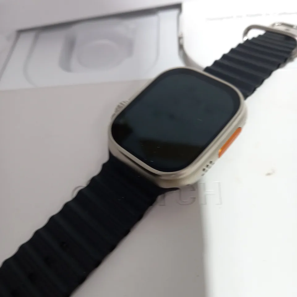 APPLE WATCH ULTRA 49MN TITANIUM - BLACK ALPINE WATCH STRAP