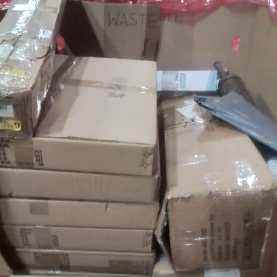 PALLET CONTAINING ASSORTED ITEMS TO INCLUDE: GEAR RACK FOR SLIDING GATE, RETRACTABLE SAFETY GATE, CHANDELIER AND CHRISTMAS TREE ETC...