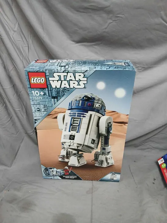 Lot 5429: LEGO STAR WARS 75379 BOXED SET – ASTROMECH DROID (R2-D2 STYLE ...
