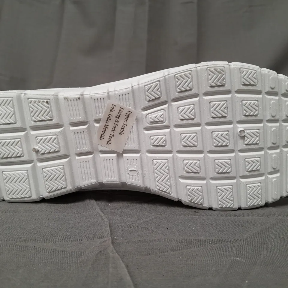 BOX OF APPROXIMATELY 10 PAIRS OF BE YOU SLIP-ON SHOES IN WHITE - SIZE 7
