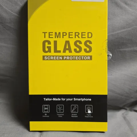 BOX OF APPROXIMATELY 20 ASSORTED ITEMS TO INCLUDE TEMPERED GLASS SCREEN PROTECTORS (IPHONE 15 PRO MAX & IPHONE 14), WIRELESS SPEAKER, ETC