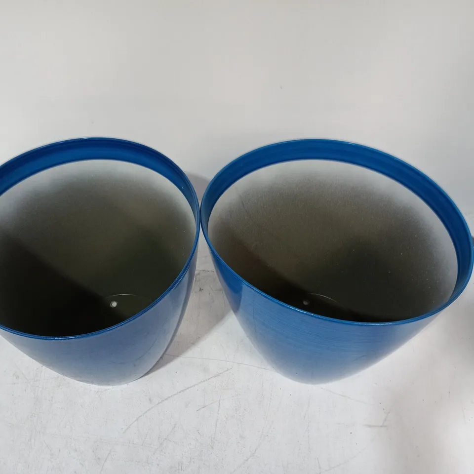 PAIR OF BLUE PLASTIC 26CM PLANT POTS