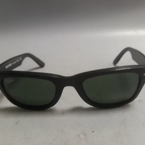 RAYBAN WAYFARER GLASSES IN BLACK