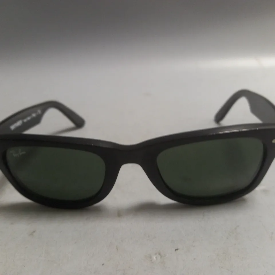 RAYBAN WAYFARER GLASSES IN BLACK