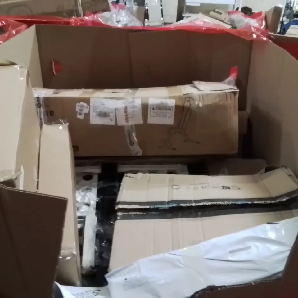 PALLET OF ASSORTED HOUSEHOLD GOODS AND PRODUCTS TO INCLUDE;RETRACTABLE SAFETY GATE,CHRISTMAS TREE,AREA RUG