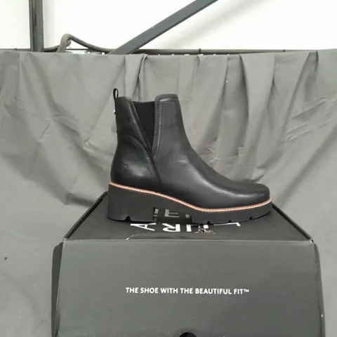 BOXED PAIR OF NATURALIZER DARRY BOOTS IN BLACK SIZE 7