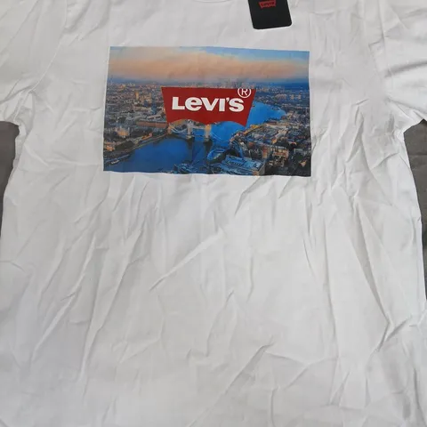 LEVIS LONDON SCENE WHITE T-SHIRT - L/G