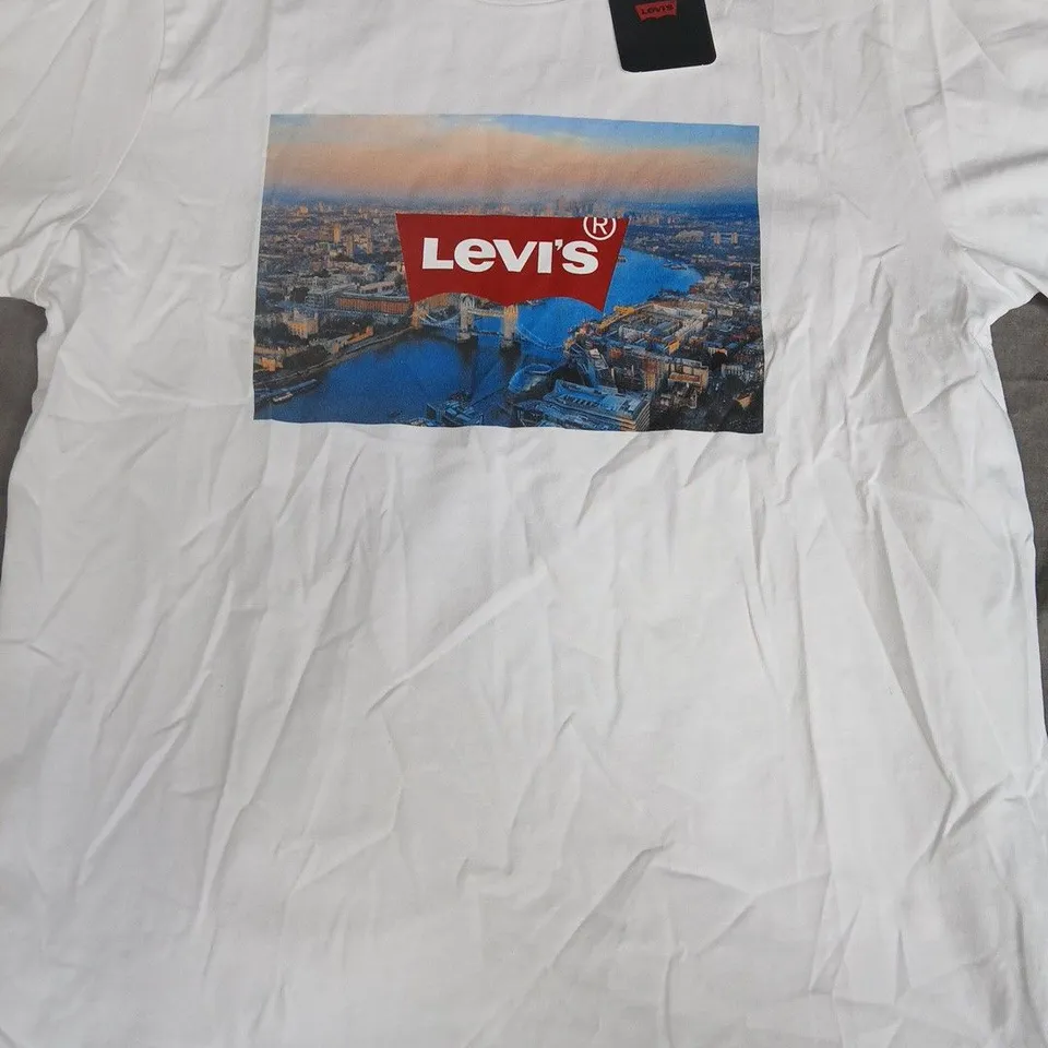 LEVIS LONDON SCENE WHITE T-SHIRT - L/G