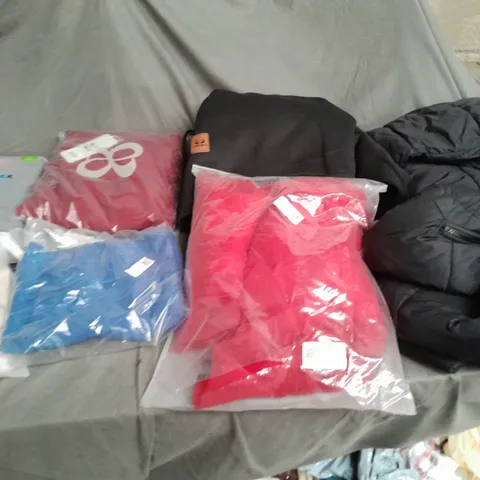 LARGE BOX OF ASSORTED CLOTHING ITEMS IN VARIOUS STYLES, COLOURS AND SIZES