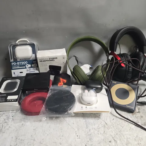 APPROXIMATELY 20 ASSORTED EARPHONES & HEADPHONES TO INCLUDE JBL EARBUDS, BEATS HEADPHONES, PD-BT900 EARBUDS, ETC