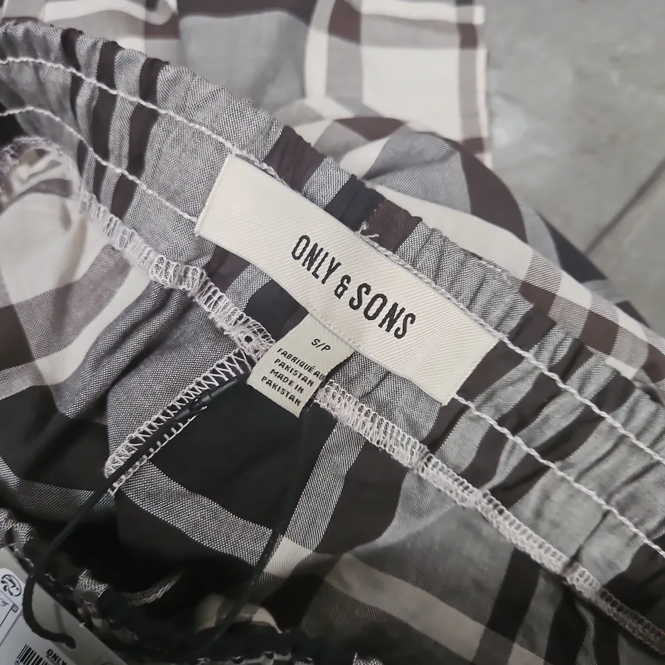 ONLY & SONS LOUNGWEAR PANTS IN SILVER LINING/BLACK - SMALL