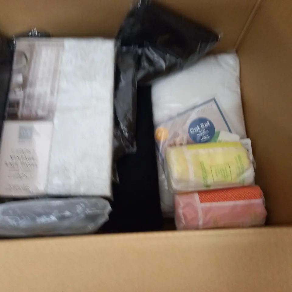 LARGE QUANTITY OF ASSORTED HOUSEHOLD FABRICS