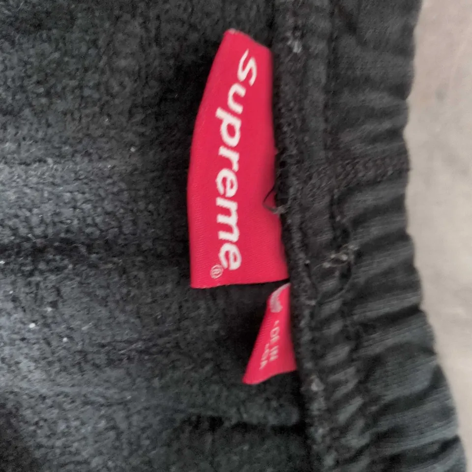 SUPREME ALL-OVER PRINT HOODIE & JOGGERS SET – BLACK SIZE M 