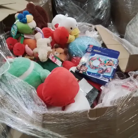 PALLET CONTAINING A LARGE QUANTITY OF TEDDYS AND PLUSHIES