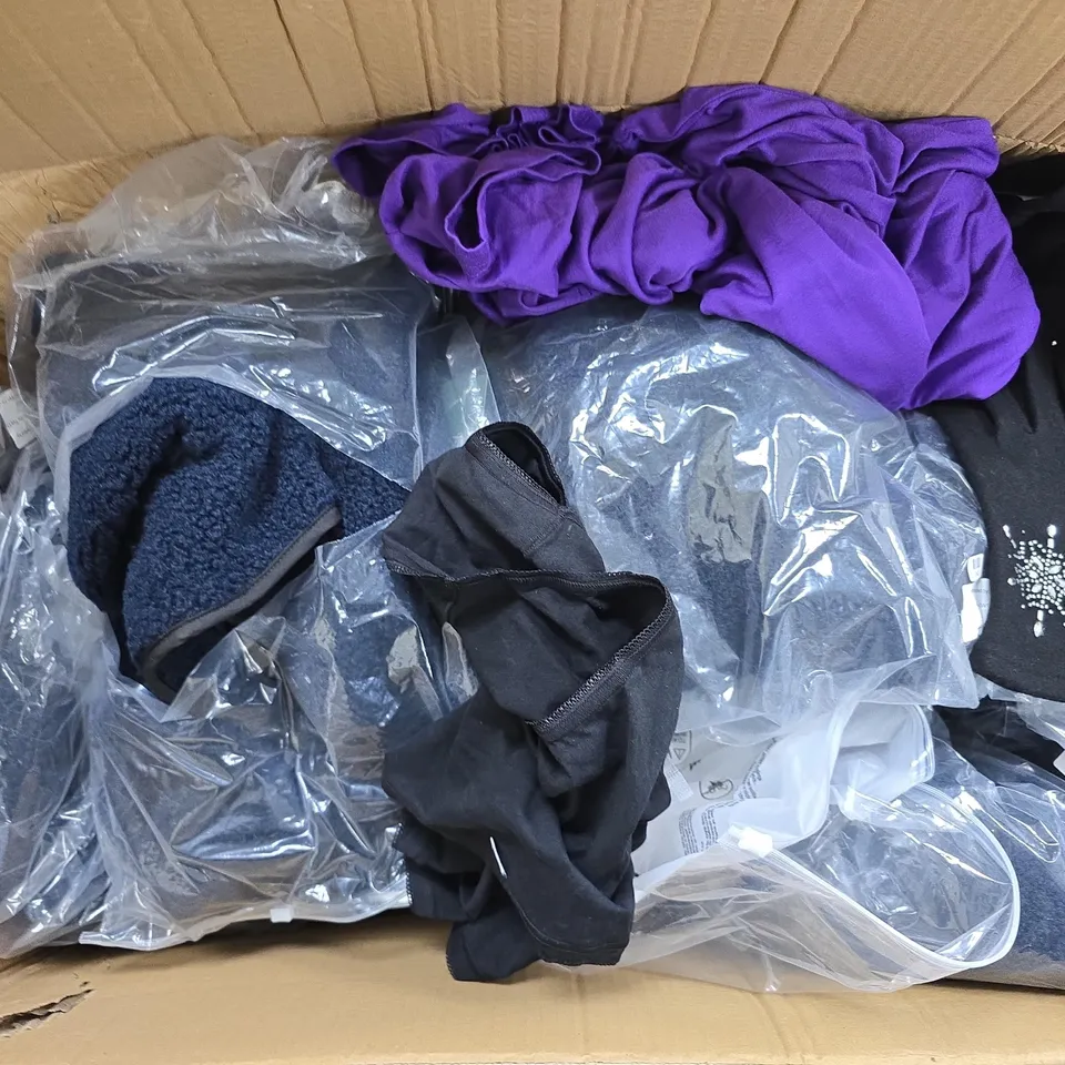 APPROXIMATELY 8 ASSORTED CLOTHING ITEMS IN VARIOUS SIZES, STYLES & COLOURS TO INCLUDE BRANDS SUCH AS MARLON, &MAISI, LA MAREY, ETC - COLLECTION ONLY
