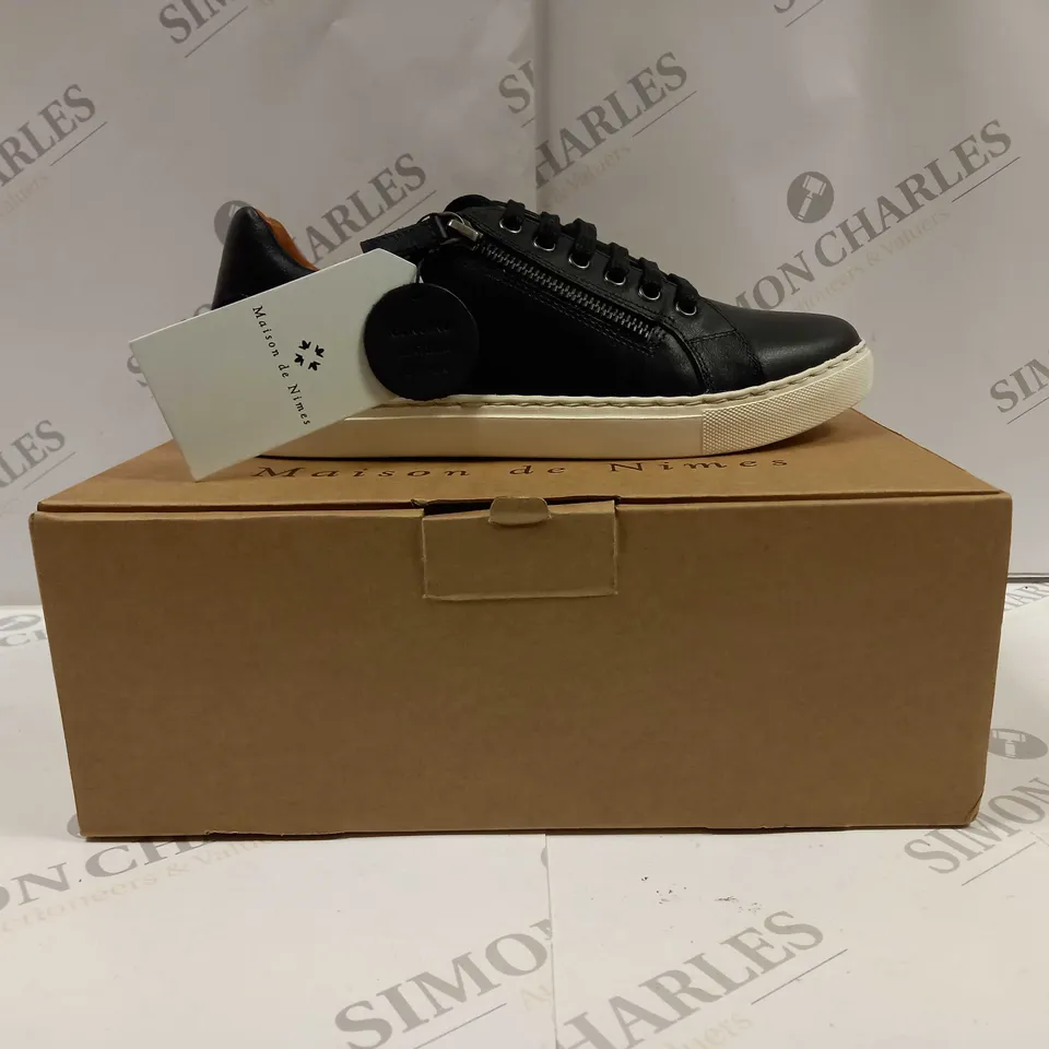 BOXED PAIR OF MAISON DE NIMES LEATHER ZIP SIDE TRAINERS IN BLACK - SIZE 5