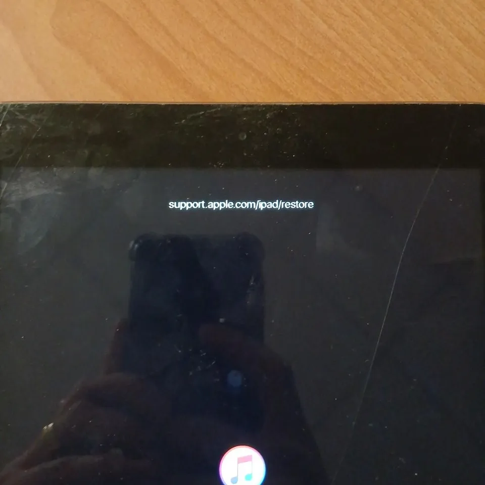 APPLE IPAD (A1474) – SILVER, 9.7IN TABLET, RESTORE MODE