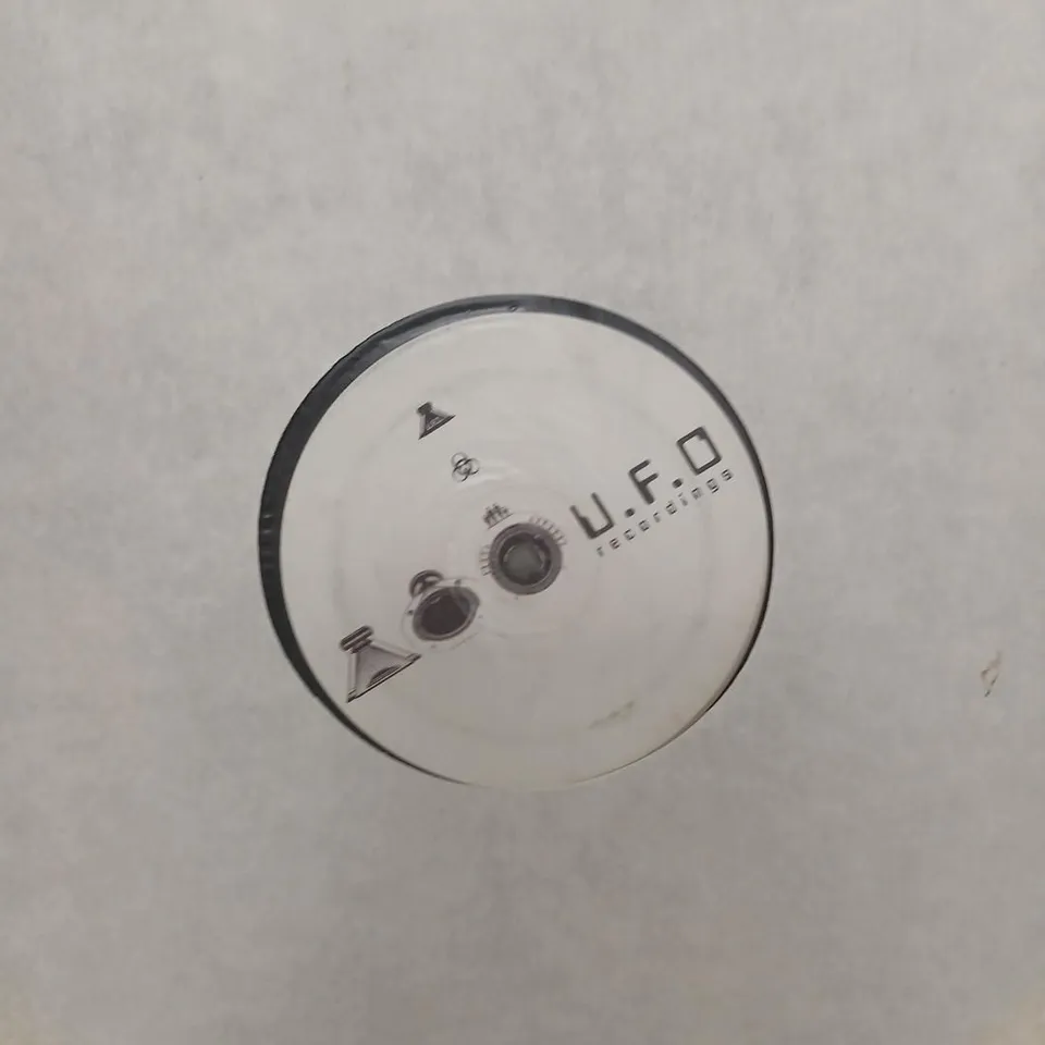 APPROXIMATELY 10 ASSORTED VINYL RECORDS (MUSIC RECORDS) INCLUDING DEBORAH JORDAN – I'LL SEE YOU AGAIN