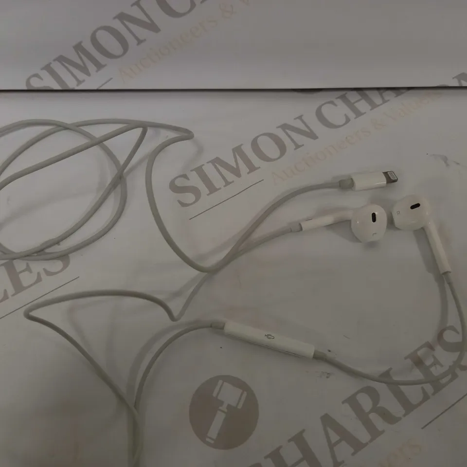 APPLE WIRED EARPHONES