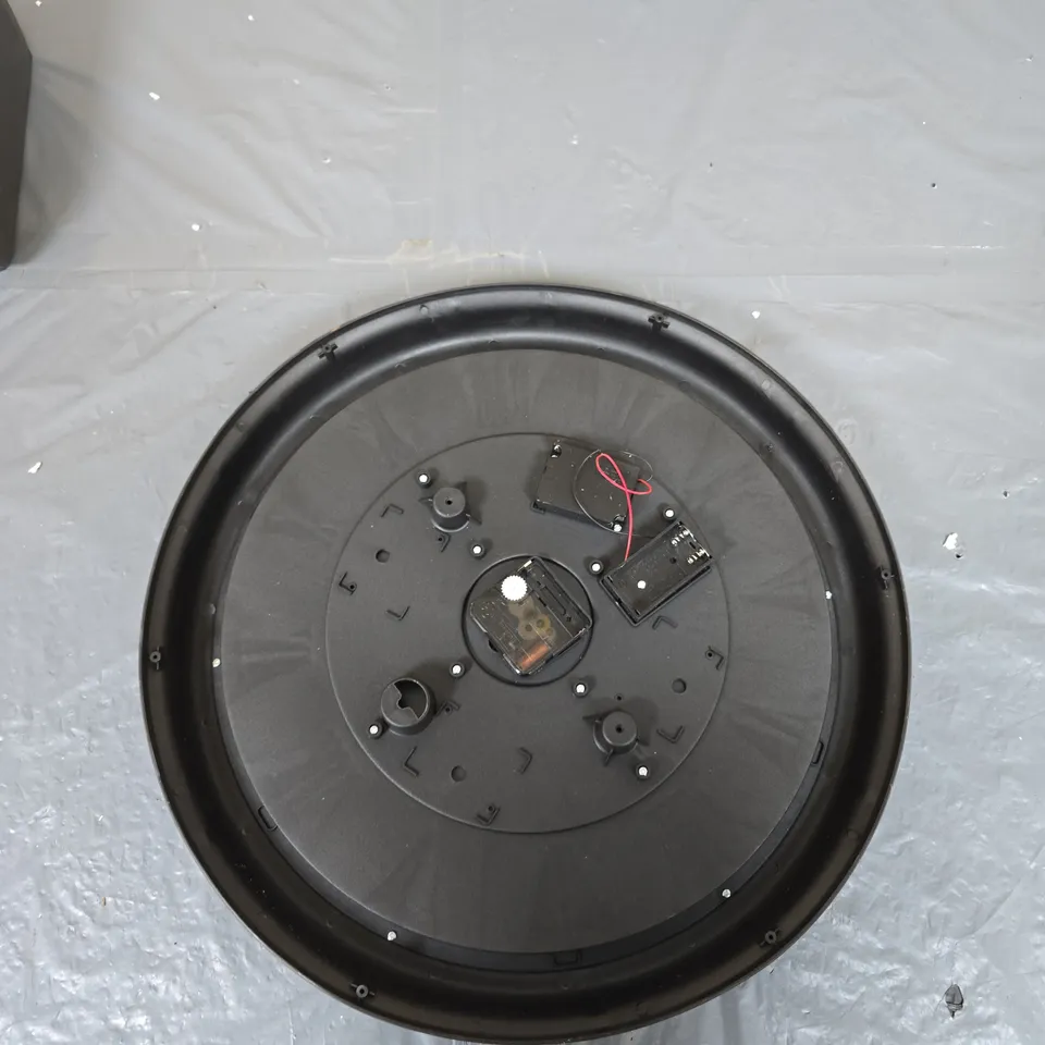 ROUND WALL CLOCK WITH GEAR MOTIF AND ROMAN NUMERALS – BLACK DIAL, GOLD DETAILING