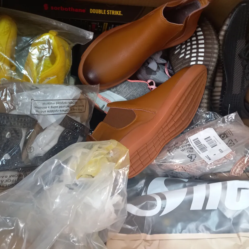 BOX OF APPROXIMATELY 20 ASSORTED PAIRS OF SHOES AND FOOTWEAR ITEMS IN VARIOUS STYLES AND SIZES TO INCLUDE FASHION, NORTH STAR, PAVERS, ETC