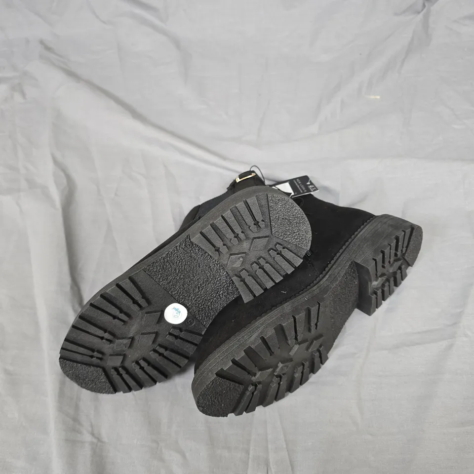 NEW LOOK WOMEN'S CHELSEA BOOTS – BLACK SUEDE, UK5 (EU38)