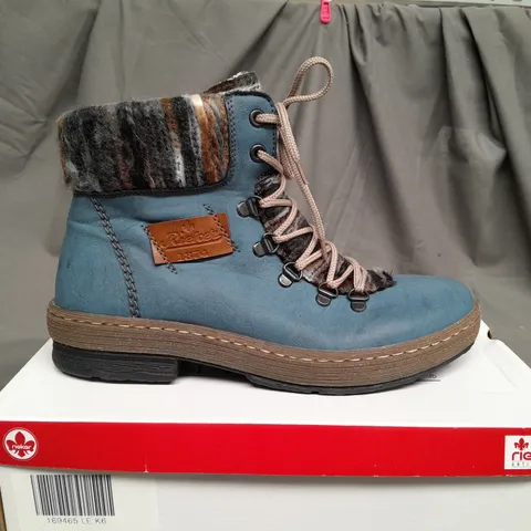 BOXED PAIR OF RIEKER FLEECE LINING BOOTS IN BLUE - UK 6