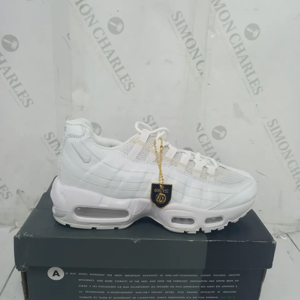 BOXED PAIR NIKE AIR MAX 95 TT SIZE 6