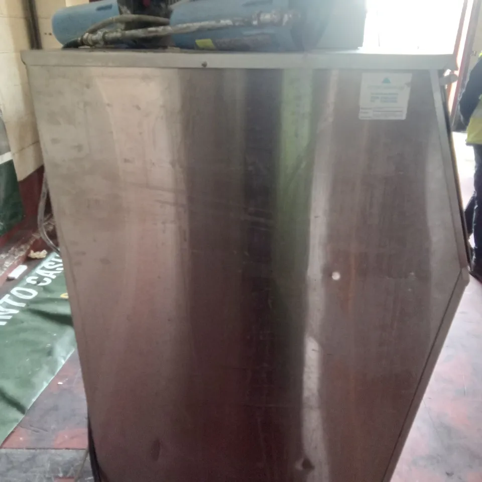 COMMERCIAL FOLLETT ICE MAKER WITH VENTILATION 