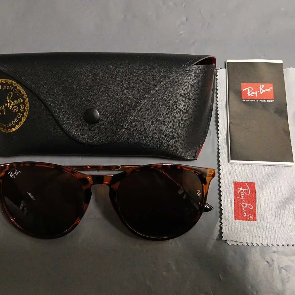 PAIR OF RAY BAN BROWN PATTERENED GLASSES IN CARRY CASE