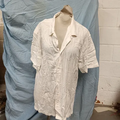 TAILORED ATHLETE MEN'S WHITE SHIRT, SIZE XL (UK) β BUTTON-FRONT