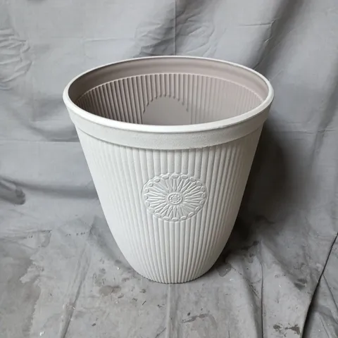 WHITE RIBBED CERAMIC PLANT POT WITH DECORATIVE MEDALLION