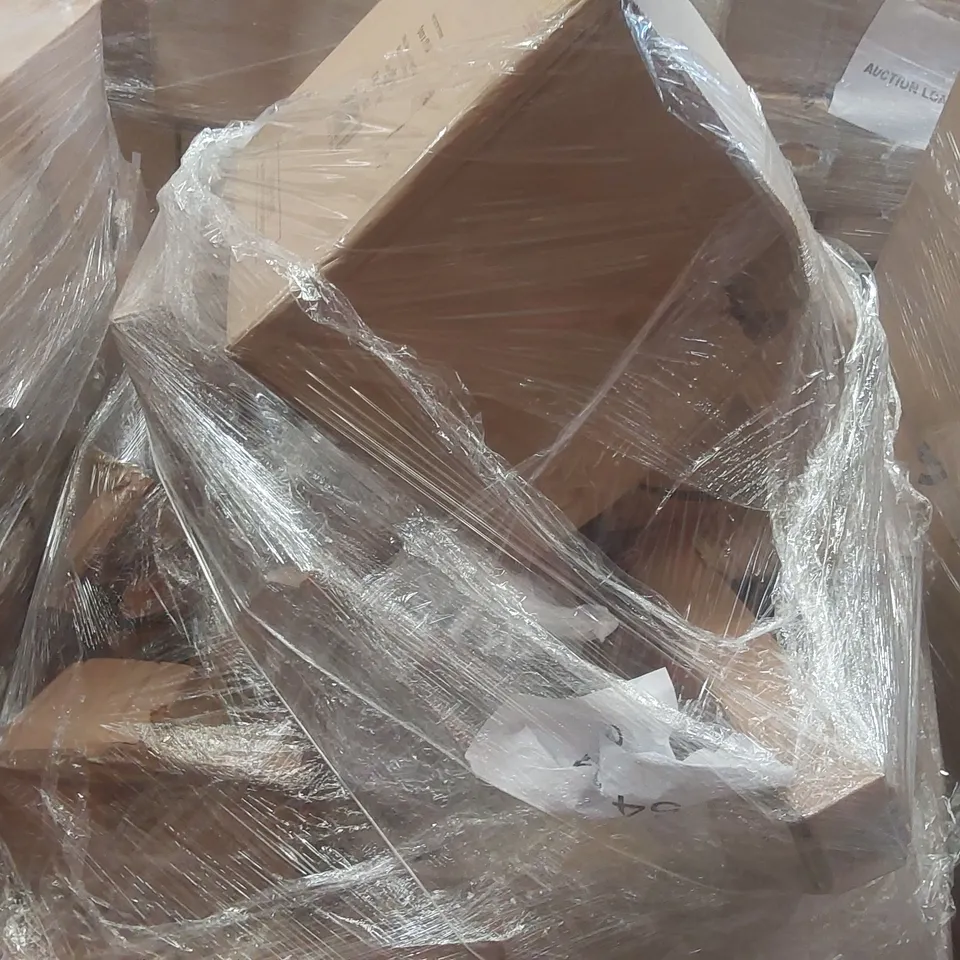 PALLET CONTAINING A VERY LARGE QUANTITY OF ASSORTED DESIGNER LIGHTING PRODUCTS