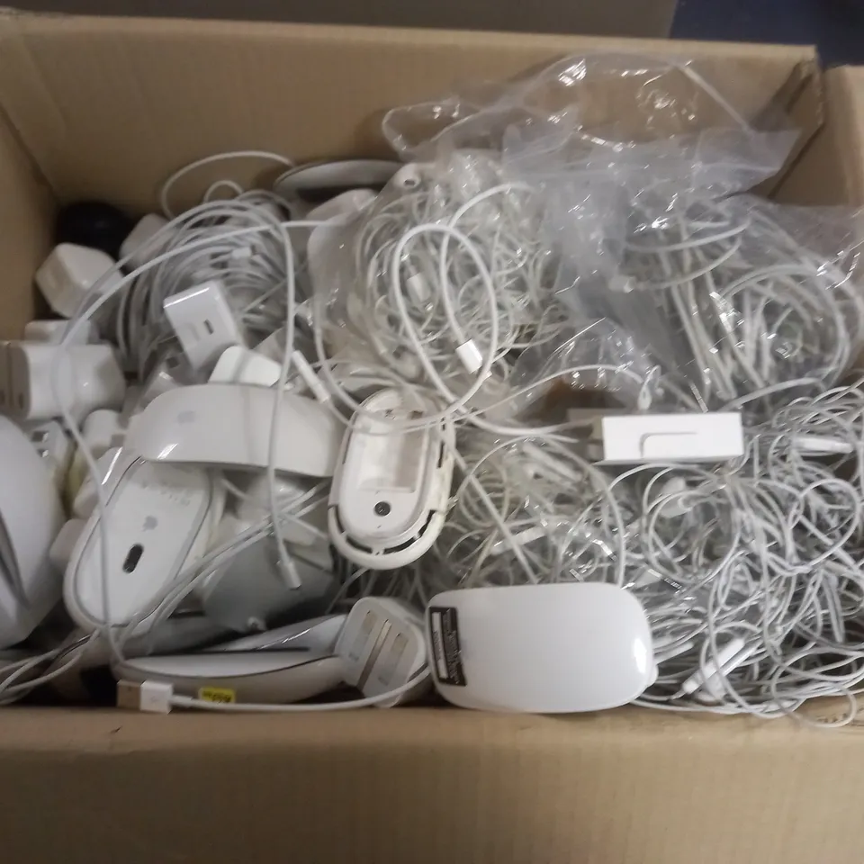 LARGE QUANTITY OF ASSORTED APPLE ACCESSORIES TO INCLUDE WIRELESS MOUSE, POWER ADAPTERS, LIGHTENING DOCKS AND WIRED EARPHONES