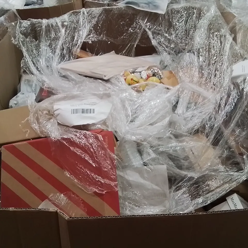 PALLET OF JEWELLERY,IPHONE CASES,CLOTHING,BOOTS,PARTY DECOR PRODUCTS TO INCLUDE;SLIPPERS,SHOES,TSHIRT