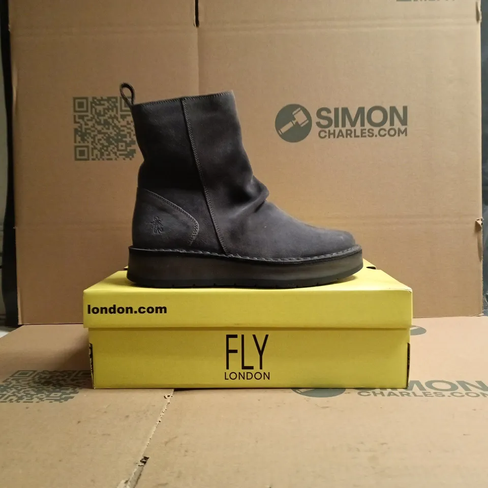 BOXED PAIR OF FLY LONDON SIDE-ZIP ANKLE BOOTS IN GREY SIZE 5
