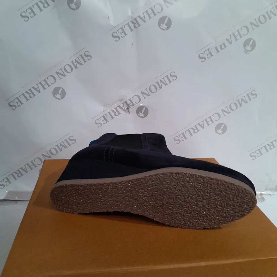 BOXED PAIR OF WHITE STUFF ISSY SUEDE WEDGE BOOTS IN NAVY BLUE - UK SIZE 7