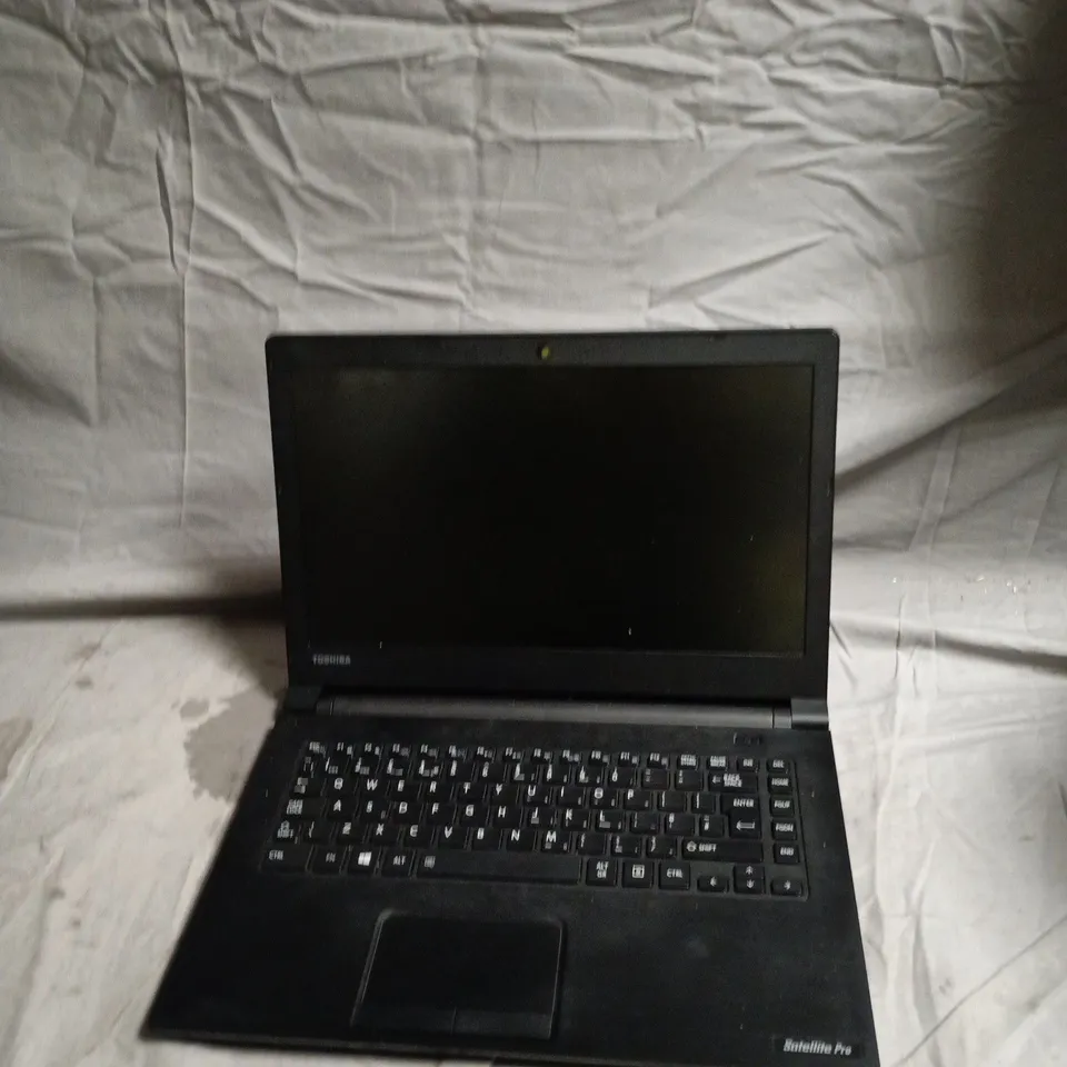 TOSHIBA SATELLITE PRO R40-C LAPTOP – BLACK