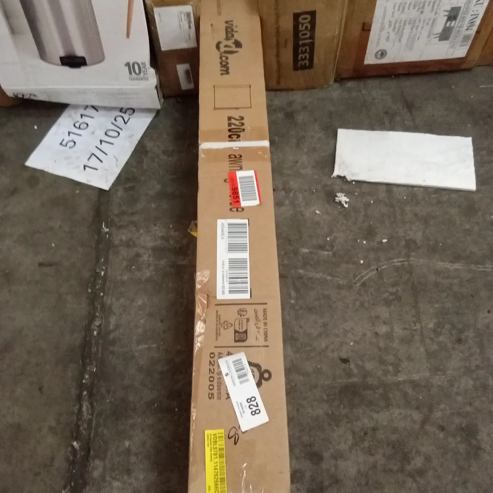 BOXED RETRACTABLE SIDE AWNING