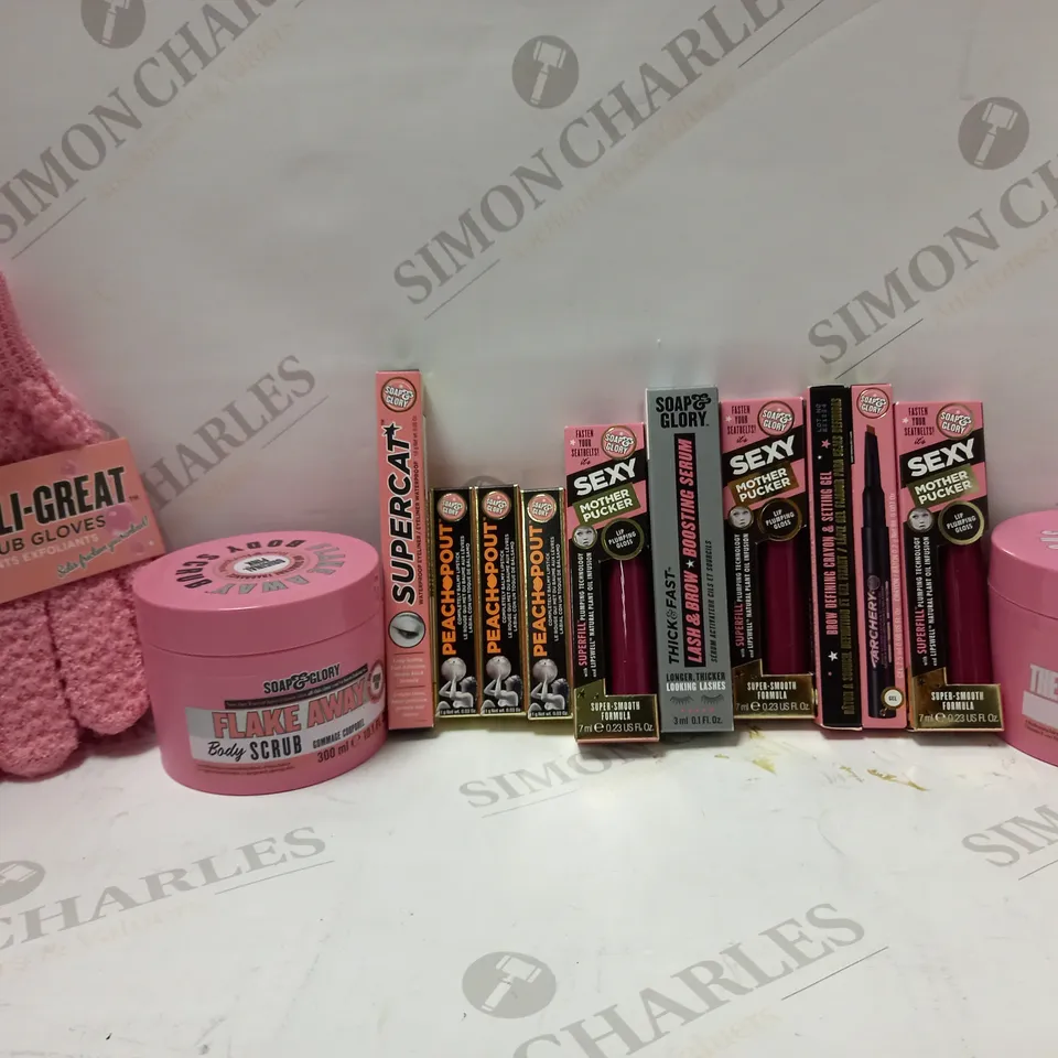 LOT OF APPROX 12 ASSORTED SOAP&GLORY PRODUCTS TO INCLUDE BODY BUTTER, LASH&BROW BOOSTING SERUM, BODY SCRUB, ETC