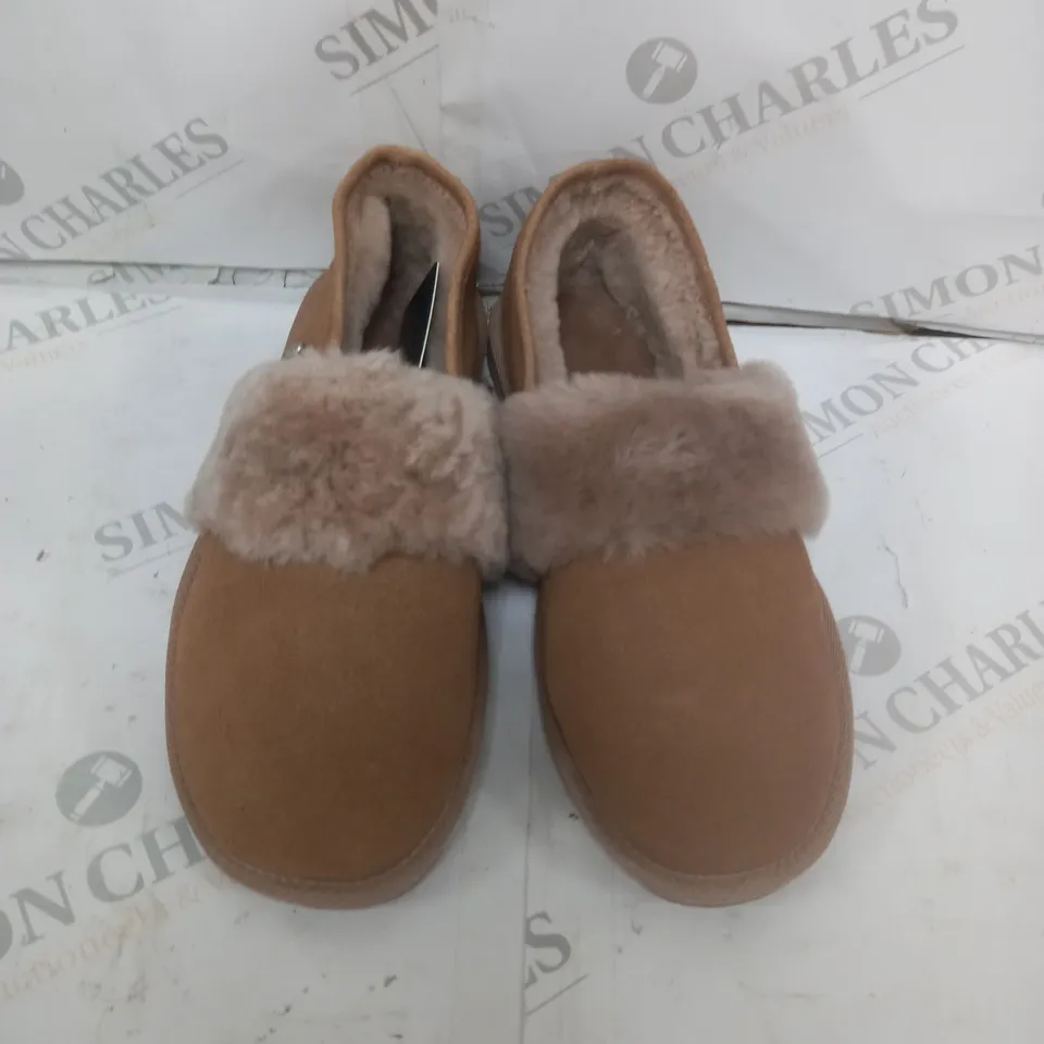 BOXED EMU AUSTRALIA BROWN SLIPPER SIZE 5