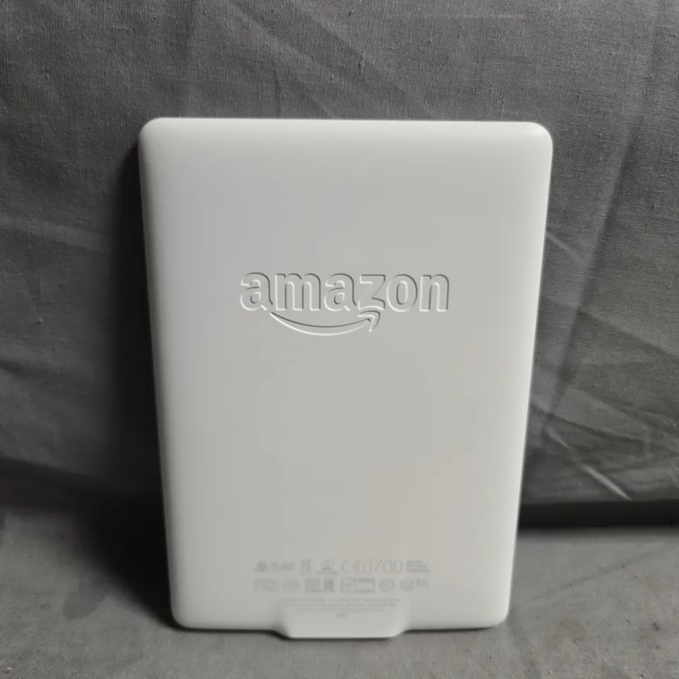 AMAZON KINDLE E-READER (WHITE) 
