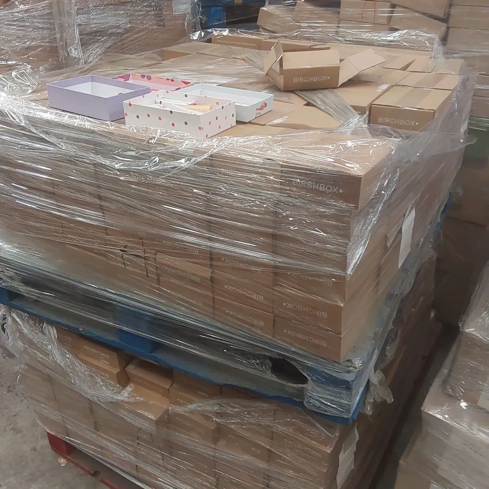 PALLET CONTAINING A VERY LARGE QUANTITY OF ASSORTED BIRCHBOX BEAUTY SETS ECT