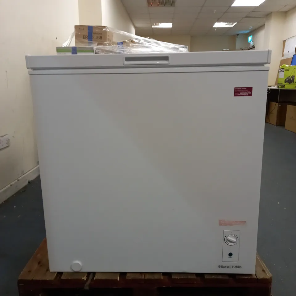 RUSSELL HOBBS RH198CF3003 198L CHEST FREEZER