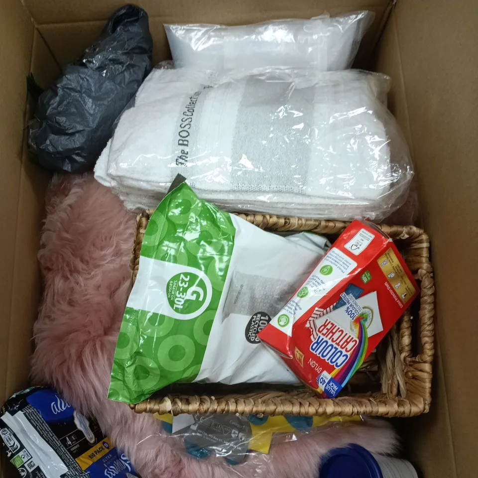 BOX OF APPROXIMATELY 15 ASSORTED HOUSEHOLD ITEMS